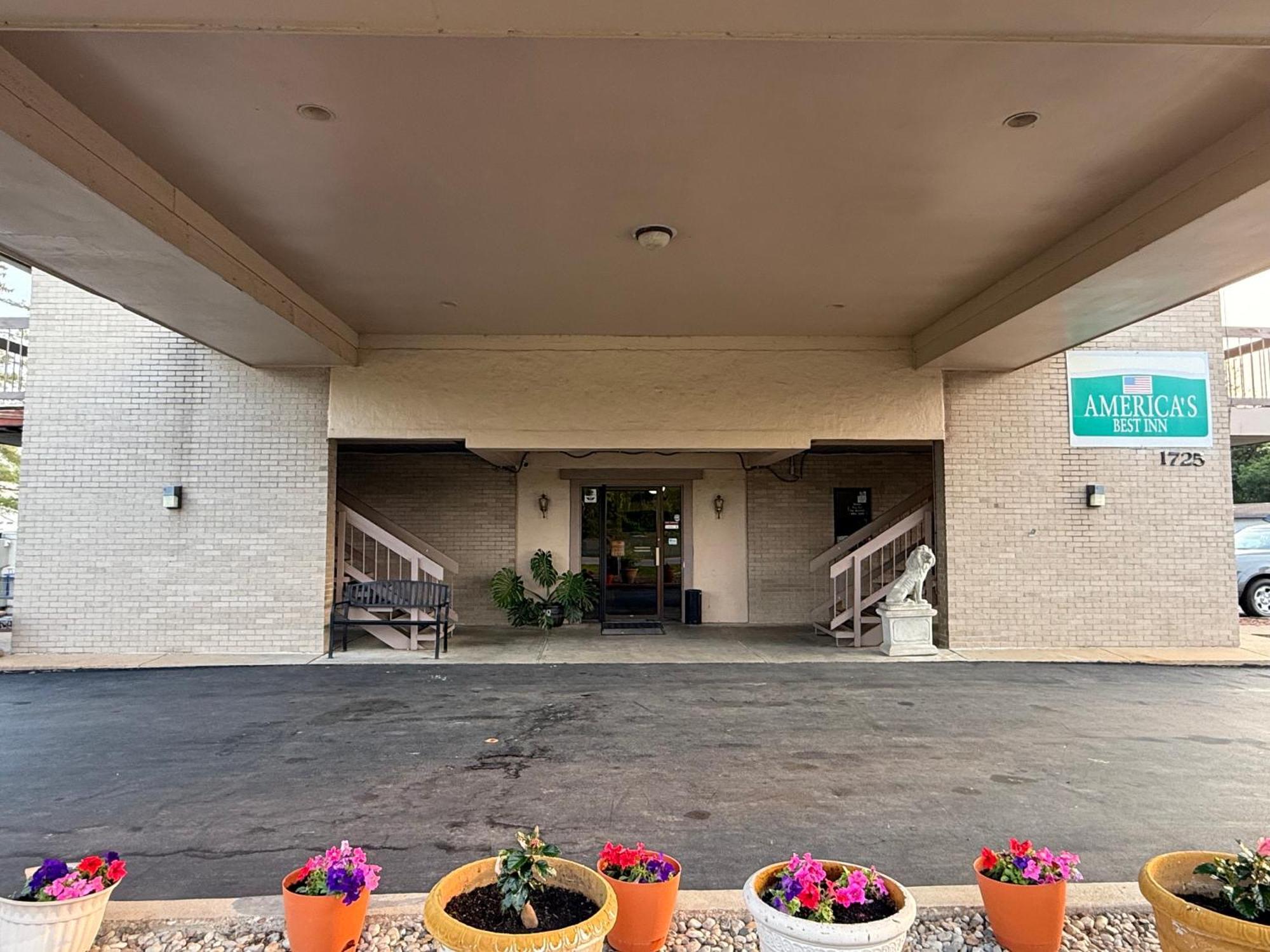 America'S Best Inn & Suites Юрика Экстерьер фото